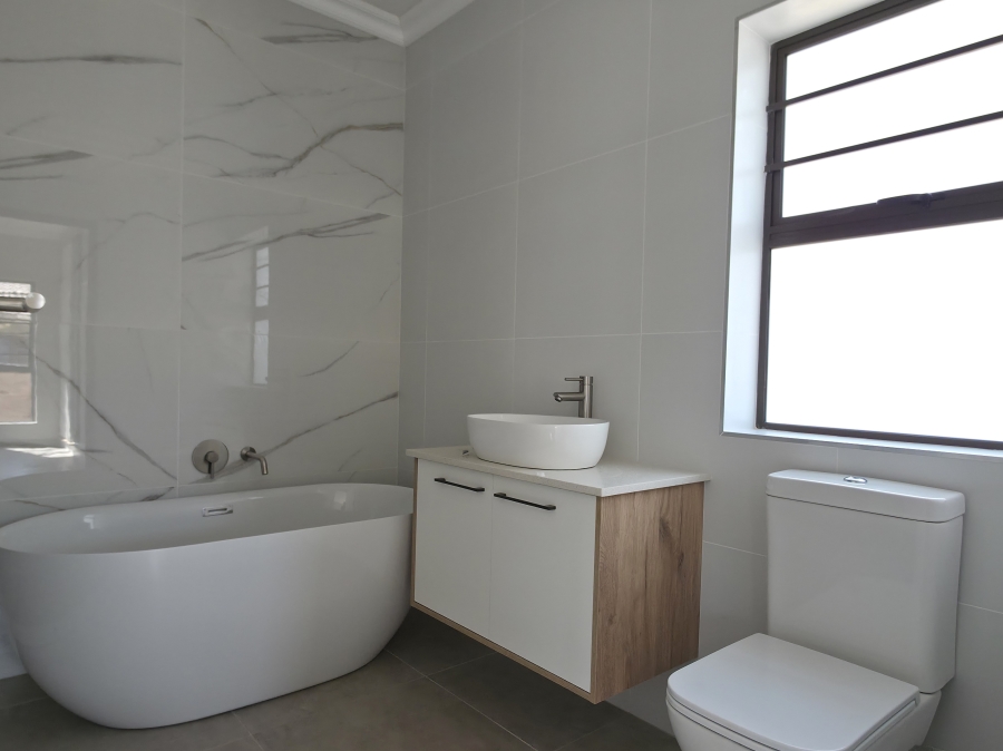 3 Bedroom Property for Sale in Wavecrest Eastern Cape